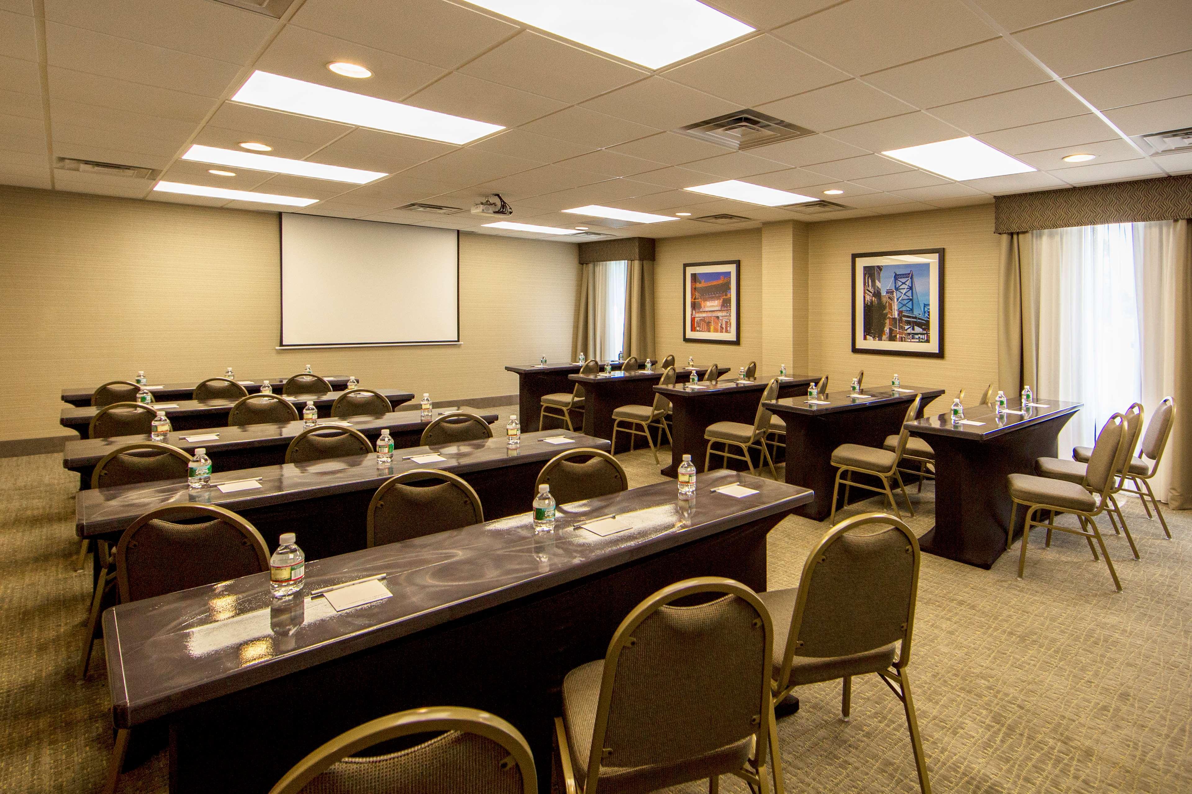 Hampton Philadelphia-airport Hotel 3*