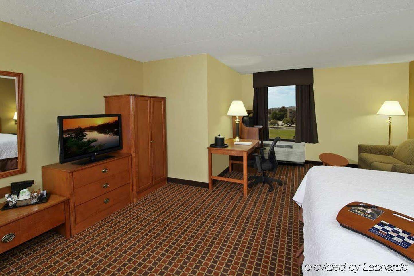 Hampton Philadelphia-airport 3*